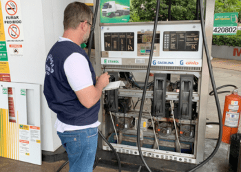 Agência de Metrologia alerta consumidores de que bombas medidoras de combustível devem ter a marca oficial do Inmetro