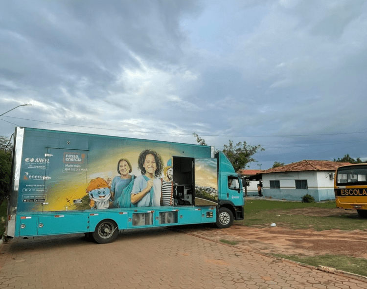 Babaçulândia, Ananás, Tocantinópolis, Augustinópolis e Bernardo Sayão recebem projeto troca de lâmpadas gratuita, cinema, teatro e palestras