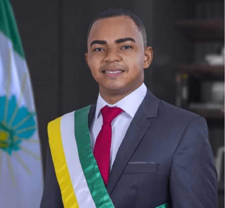 Prefeito de Formoso do Araguaia é preso pela Polícia Federal por posse ilegal de arma de fogo
