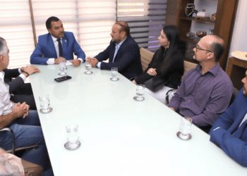 Governo se compromete a conseguir novos voos e apoiar feira de negócios em Araguaína