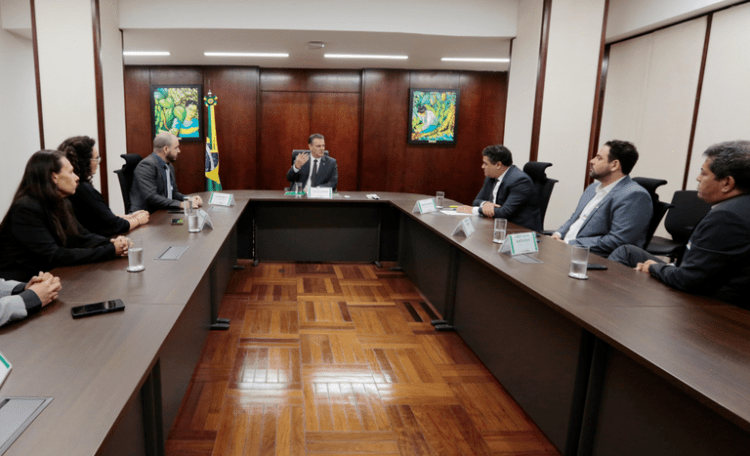 Aumento da produtividade do solo do Brasil é debatido em reunião com o ministro Fávaro e Febrageo