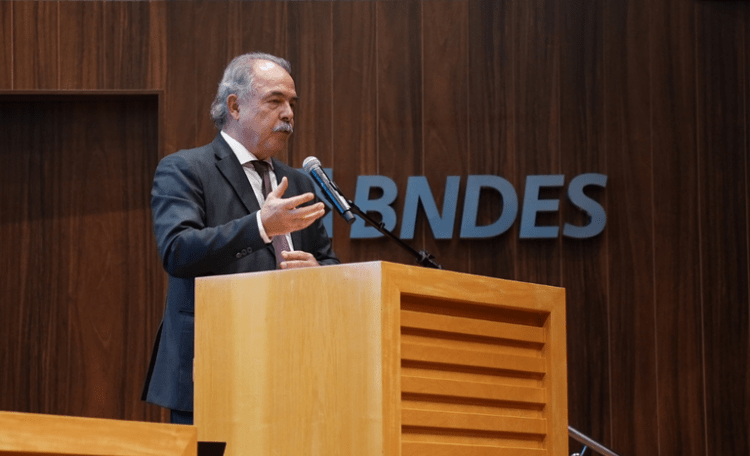 Mais de R$ 6 bilhões em linhas de crédito do BNDES são anunciados para apoiar setor do agro