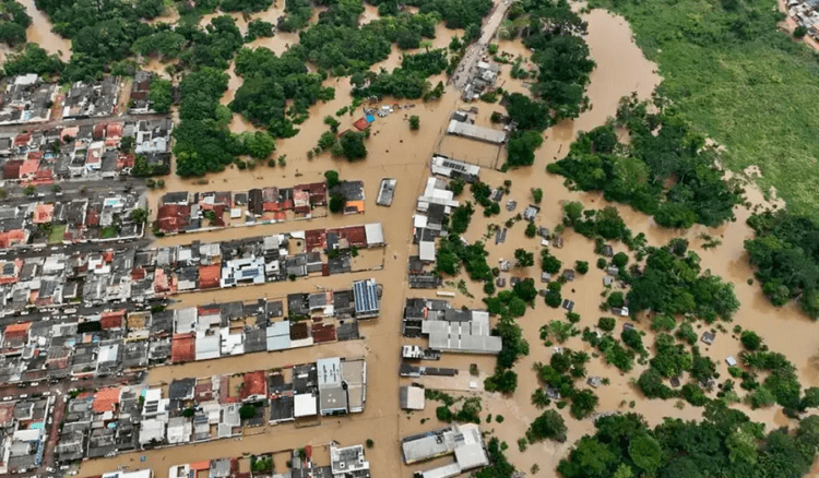 Enchentes levam governo do Acre a decretar emergência em saúde pública