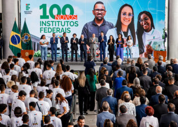 Governador em exercício Laurez Moreira participa da cerimônia de anúncio do novo Instituto Federal de Educação em Tocantinópolis