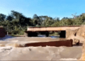 Enchente faz ponte desabar após arrastar aterro e bueiro na Zona Rural de município do sul do Estado