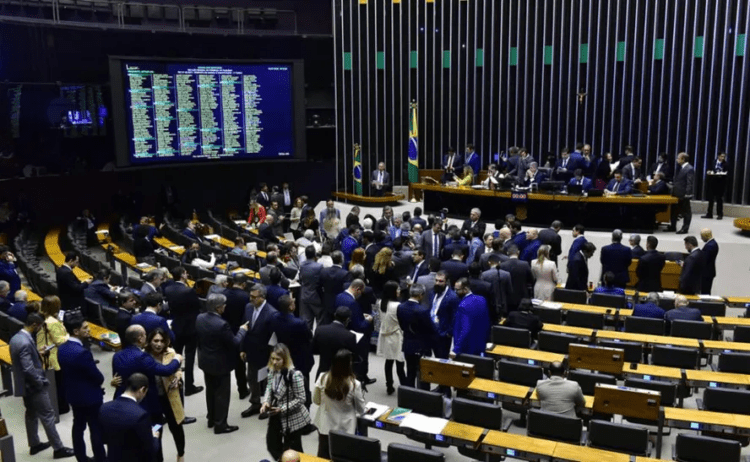 Setor produtivo quer acelerar debate sobre pagamento de Bolsa Família a safristas