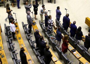 Deputados da Frente Parlamentar da Agropecuária se reúnem para impulsionar aprovação do Pacote Anti-Invasão na Câmara