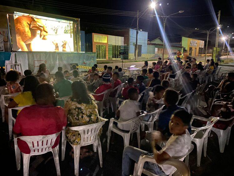 Nossa Energia leva cinema, palestras e troca de lâmpadas para Recursolândia e Couto Magalhães: projeto também estará na AGROTINS