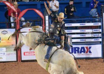 Campeão do Rodeio na Expoara montará no Barretão 2024