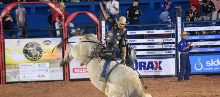 Campeão do Rodeio na Expoara montará no Barretão 2024