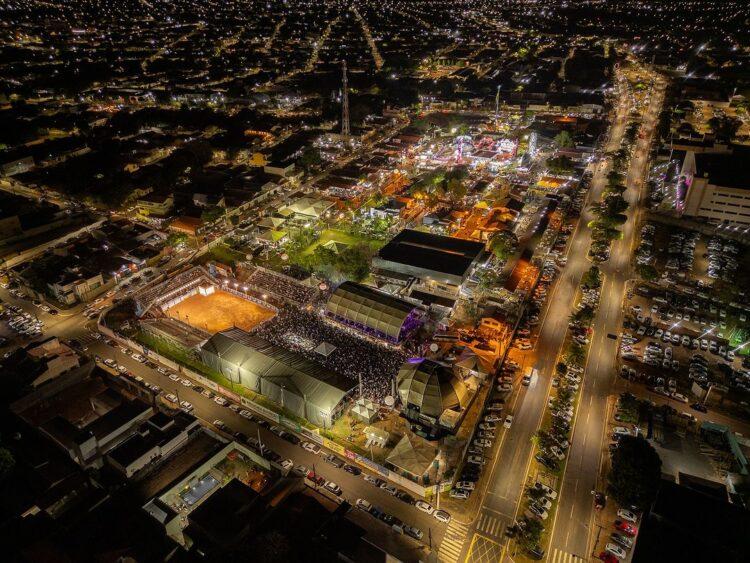 56ª Expoara: Último dia da feira contou com final do rodeio, premiação da cavalgada e dança country
