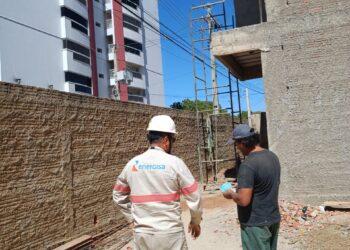 Obras e reformas próximas à rede elétrica exigem cuidado para evitar acidentes fatais