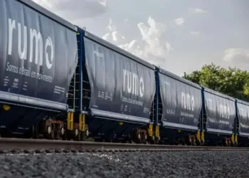 Trem com carga de grãos inicia operação em Alvorada no Tocantins