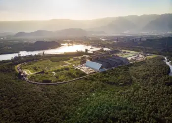 VLI firma parceria para compensação de CO2 em todo o transporte ferroviário de combustíveis da ALE