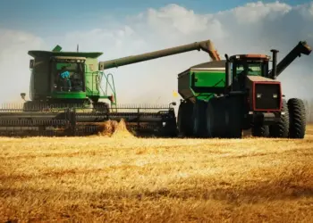 Agrosserviços crescem no 2º tri e sustentam recorde do número de pessoas no agro