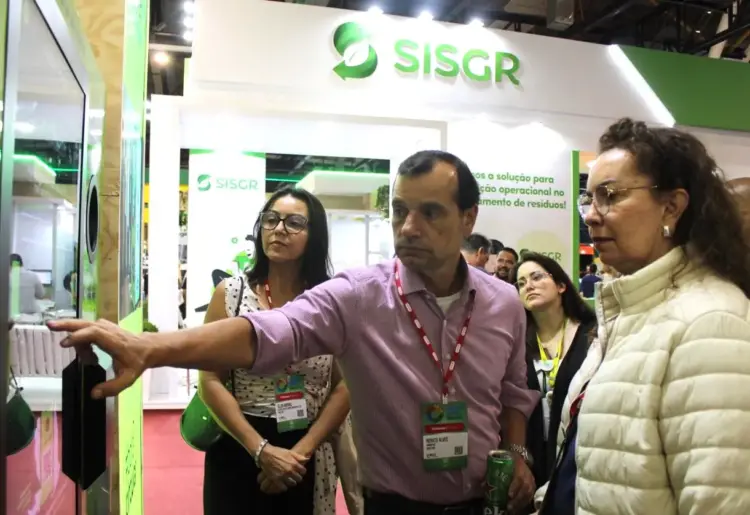 Em São Paulo, técnicas da Secretaria do Meio Ambiente e Recursos Hídricos buscam soluções para gestão de resíduos sólidos