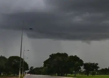 Chuvas e calor intenso marcam o próximo trimestre no país