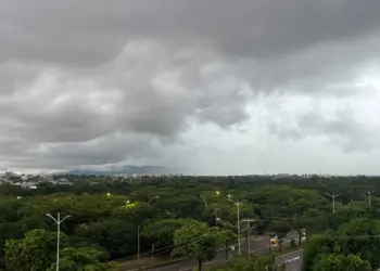 Com previsão de chuva e raios para os próximos dias, saiba como proteger eletrodomésticos de danos elétricos
