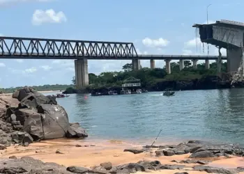 Atrasos em licitação e montagem comprometem serviço de balsa após queda de ponte entre TO e MA