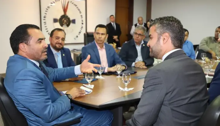 Estado firma parceria com a Hochschild Mining para implantar mina de ouro em Monte do Carmo, com investimento de US$ 250 milhões.