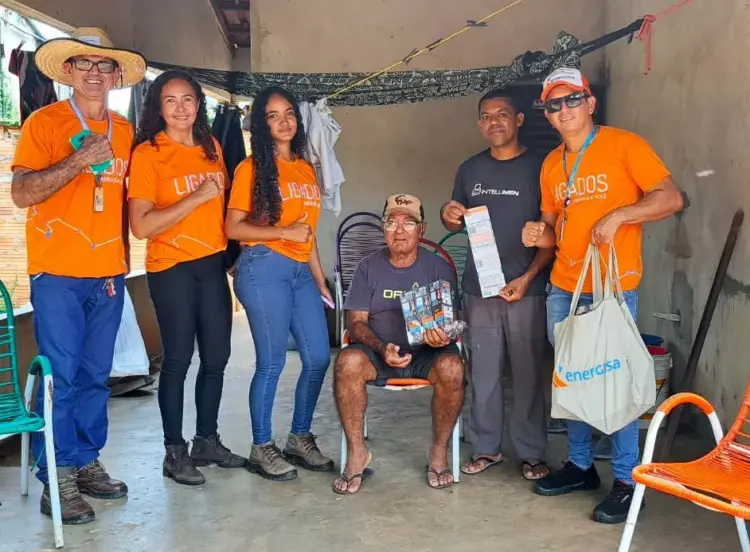 Nossa Energia: moradores de Paraíso e Paranã recebem lâmpadas mais duráveis e eficientes