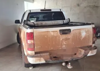 Trio é preso por manter família refém durante roubo de caminhonete na zona Rural