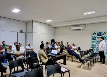APROEST debate plano de monitoramento hídrico com NATURATINS em assembleia com produtores