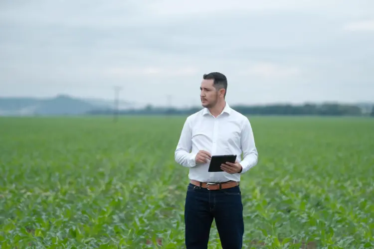 Brasil entre Oportunidades e Riscos: O Agronegócio no Centro da Crise e da Esperança