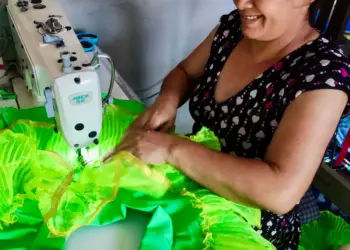 Entre linhas e agulhas: conheça a história de Dona Cicera, costureira que transformou a habilidade de costura em um sonho de empreender que virou sustento em Palmas