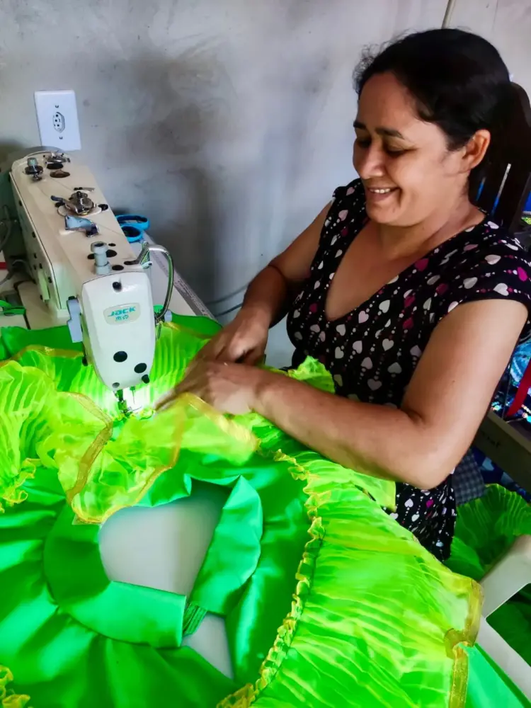 Entre linhas e agulhas: conheça a história de Dona Cicera, costureira que transformou a habilidade de costura em um sonho de empreender que virou sustento em Palmas