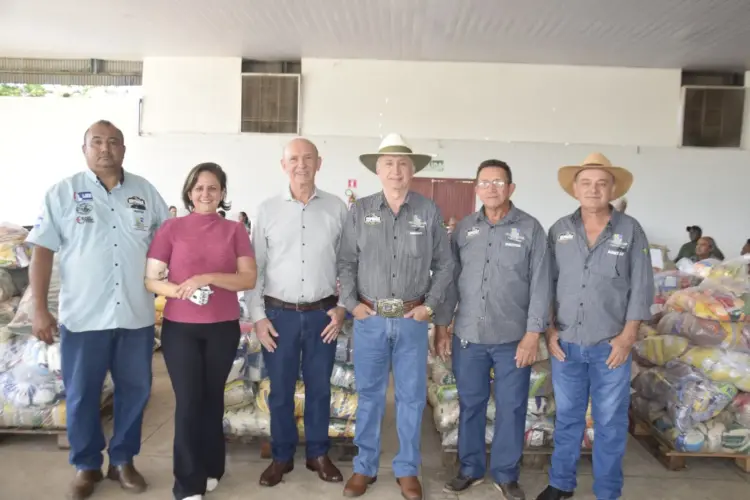 Mais de 70 toneladas de alimentos são entregues a instituições filantrópicas em ação do Expoara Solidária  
