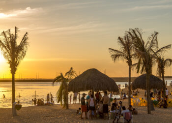 Temporada de praias exige atenção com instalações elétricas para evitar acidentes