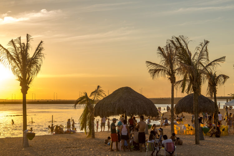 Temporada de praias exige atenção com instalações elétricas para evitar acidentes