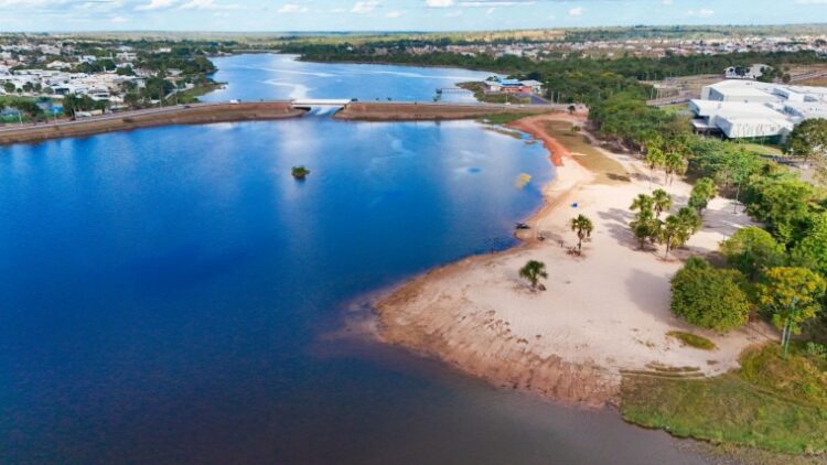 Prainha da Via Lago é considerada própria para banho em novo boletim da qualidade da água