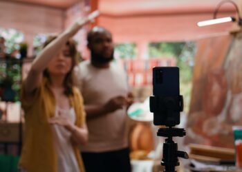 Vídeos autênticos conquistam 67% dos consumidores brasileiros e transformam o marketing digital