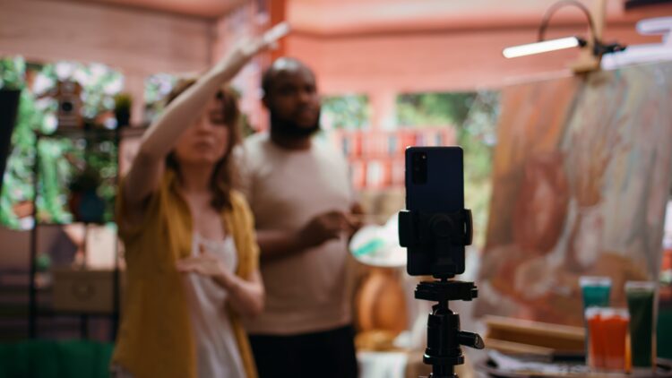 Vídeos autênticos conquistam 67% dos consumidores brasileiros e transformam o marketing digital