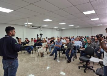 SRA se une a produtores, gestores e líderes da região do Bico do Papagaio e debatem impactos do ZEE-TO em reunião realizada em Tocantinópolis 