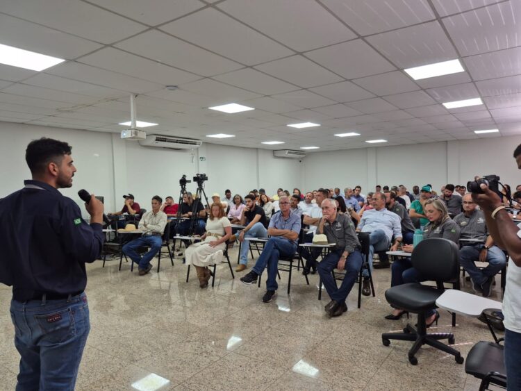 SRA se une a produtores, gestores e líderes da região do Bico do Papagaio e debatem impactos do ZEE-TO em reunião realizada em Tocantinópolis 