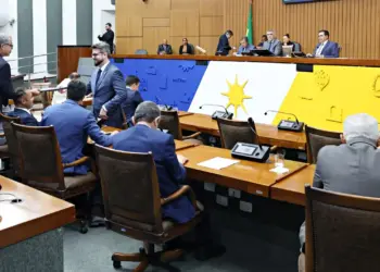 Projeto que revisa taxa de fiscalização de minerais vai para CCJ da Aleto