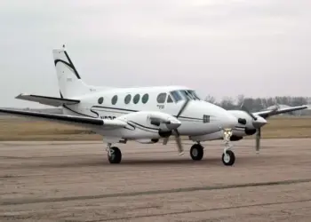 Para enxugar despesas, governador em exercício suspende aluguel de avião de R$ 20 milhões