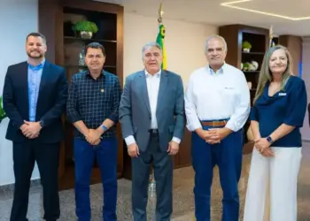 Encontro no Palácio Araguaia aborda fortalecimento do cooperativismo e acesso a crédito para pequenos e médios produtores