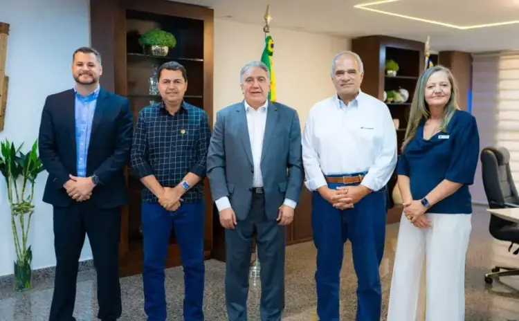 Encontro no Palácio Araguaia aborda fortalecimento do cooperativismo e acesso a crédito para pequenos e médios produtores