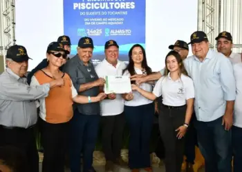 Selo Sisbi é concedido a empresa de pescado em Almas durante o 1º Encontro de Piscicultores