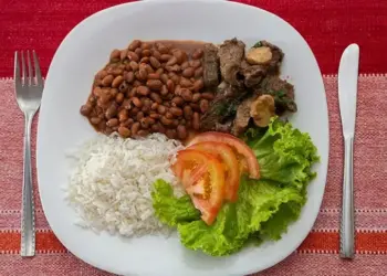 Arroz e feijão ganham campanha de marketing para voltar ao prato do brasileiro