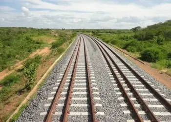 Ferrovia deve avançar em uma década o que não progrediu em três, diz ministro