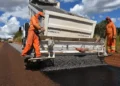 Após cobrança dos produtores, trecho da TO-110 é pavimentado e melhora logística agrícola no sudeste do Tocantins