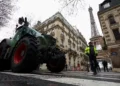 Agricultores bloqueiam Paris e pressionam governo Macron contra acordo com o Mercosul