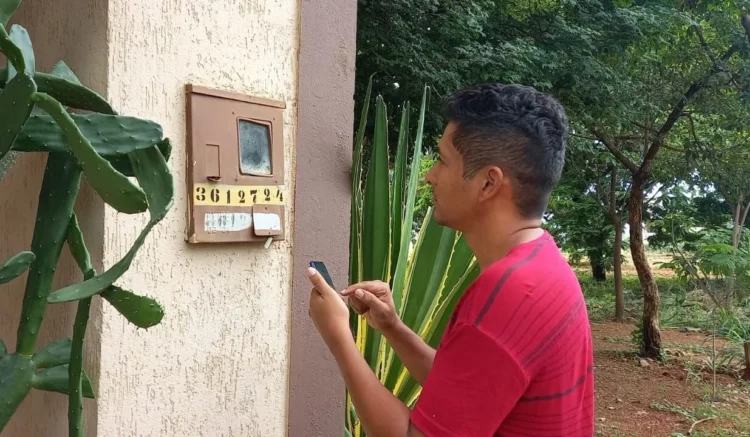 Autoleitura de energia ajuda clientes da zona rural a acompanhar consumo mensal