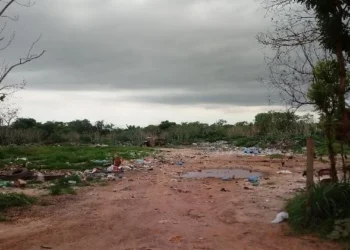 Lixão em Itaguatins resiste a decisões judiciais e continua degradando área pública