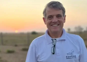 Pesquisador deixa a universidade e desenvolve pecuária sem derrubar árvores